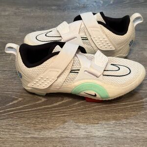 Women’s Nike spin shoes